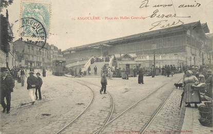 / CPA FRANCE 16 "Angoulême, place des Halles centrales" / TRAMWAY
