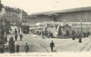 16 Charente / CPA FRANCE 16 "Angoulême, la place des Halles centrales" / TRAMWAY