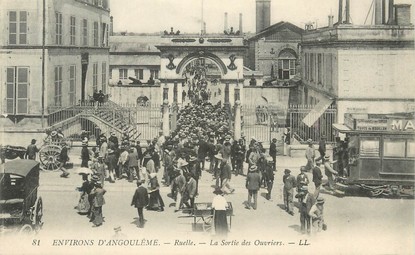 / CPA FRANCE 16 "Environs d'Angoulême, ruelle, la sortie des ouvriers"