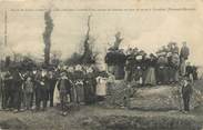 22 Cote D'armor / CPA FRANCE 22 "Route de Callac à Lanrivain, en attendant l'arrivée d'une course de chevaux un jour de noces à Kersallec"