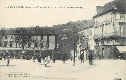 / CPA FRANCE 24 "La Bugue, place de la liberté et rue du couvent"