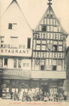 / CPA FRANCE 51 "Reims, vieilles maisons, place des marchés" 