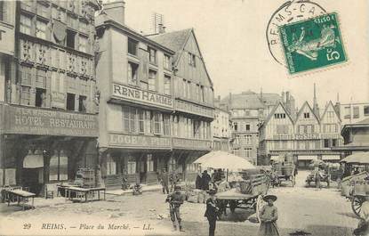 / CPA FRANCE 51 "Reims, place du marché" 