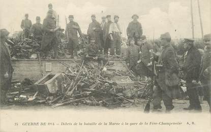 / CPA FRANCE 51 "Fère Champenoise, débris de la bataille de la Marne à la gare" / MILITAIRES