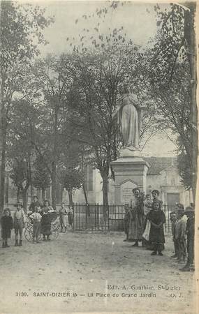 / CPA FRANCE 52 "Saint Dizier, la place du grand Jardin"