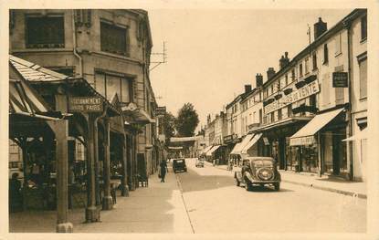 / CPA FRANCE 52 "Saint Dizier, les halles et la rue Gambetta"