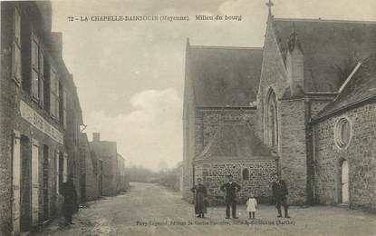/ CPA FRANCE 53 "La Chapelle Rainsouin, milieu du Bourg"