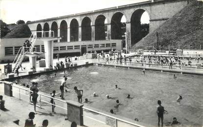 / CPSM FRANCE 53 "Laval, la piscine municipale"