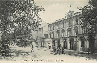 / CPA FRANCE 46 "Cahors, l'hôtel de ville et le bld Gambetta"