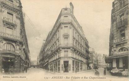 / CPA FRANCE 49 "Angers, rue Voltaire et rue Chaperronnière"
