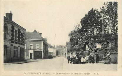 / CPA FRANCE 49 "La Pommeray, la calvaire et la rue de l'église"