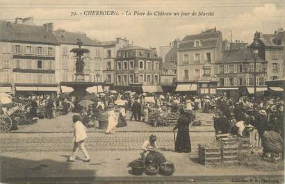 / CPA FRANCE 50 "Cherbourg, la place du château un jour de marché"