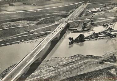 / CPSM FRANCE 26 "Aménagement du rhône, chute de Donzere Mondragon, le nouveau pont de Bollène sur le canal"