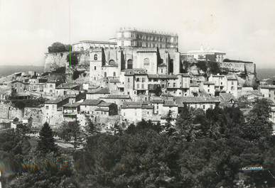 / CPSM FRANCE 26 "Grignan, vue générale et château de Mme de Sévigné"