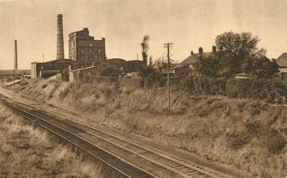 / CPA FRANCE 60 "Moyenneville, briquerie et distillerie"