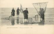 62 Pa De Calai / CPA FRANCE 62 "Boulogne sur Mer, pêcheuses de crevettes"