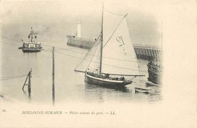 / CPA FRANCE 62 "Boulogne sur Mer, pilote sortant du port"