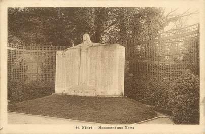 / CPA FRANCE 79 "Niort, monument aux morts"