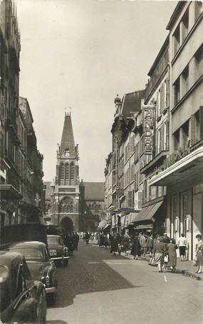 / CPSM FRANCE 93  "Saint Denis, rue de la République et l'église Neuve"