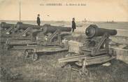 50 Manche / CPA FRANCE 50 "Cherbourg, la batterie de Salut"