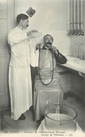 / CPA FRANCE 22 "Vichy, intérieur de l'établissement thermal" / MEDECINE