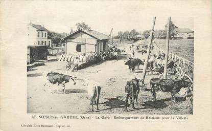 / CPA FRANCE 61 "Le Mesle sur Sarthe, la gare, embarquement des bestiaux"