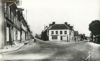 / CPSM FRANCE 61 "Moulins La Marche, route de la gare, route de Sainte Gauburge"