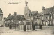 61 Orne / CPA FRANCE 61 "Juvigny sous Andaine, la place et le monument"