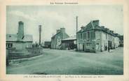 61 Orne / CPA FRANCE 61 "La Bazoches en Houlme, la place et le monument aux morts"