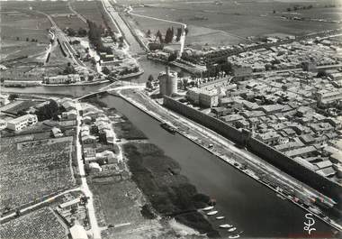 / CPSM FRANCE 30 "Aigues Mortes, vue aérienne"