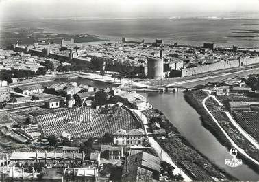 / CPSM FRANCE 30 "Aigues Mortes, vue  générale aérienne"