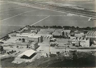 / CPSM FRANCE 30 "Aigues Mortes, les salins, vue générale des usines"