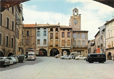 / CPSM FRANCE 30 "Bagnols sur Ceze, la place de la mairie"