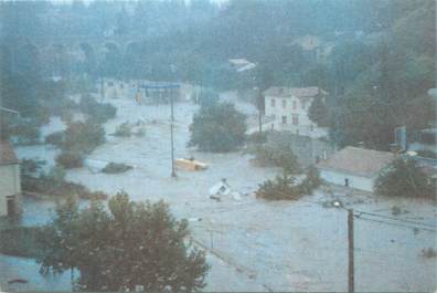 / CPSM FRANCE 30  "Nîmes, 1988" /  INONDATIONS
