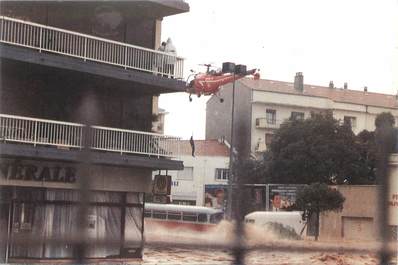 / CPSM FRANCE 30  "Nîmes, 1988" /  INONDATIONS / HELOCOPTERE