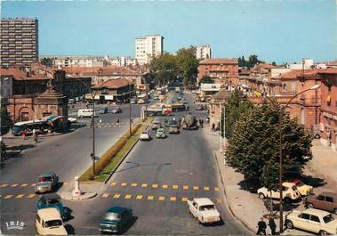 / CPSM FRANCE 31 "Toulouse, places intérieures Saint Cyprien et Roguet"