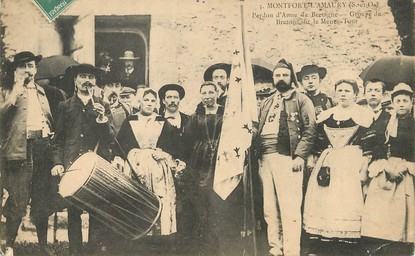 / CPA FRANCE 78 "Montfort l'Amaury, pardon d'Anne de Bretagne, groupe de Bretons sur le Menez Tour"