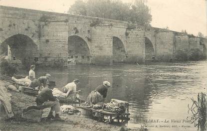 / CPA FRANCE 78 "Limay, le vieux pont" / LAVEUSES