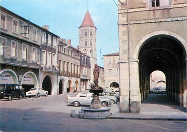 / CPSM FRANCE 32 "Fleurance, l'hôtel de ville et l'église"