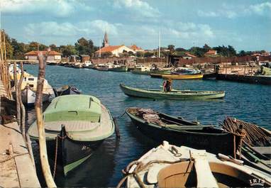 / CPSM FRANCE 33 "Andernos Les Bains, le port"