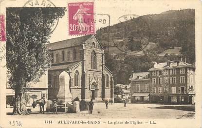 / CPA FRANCE 38 "Allevard Les Bains, la place de l'église"