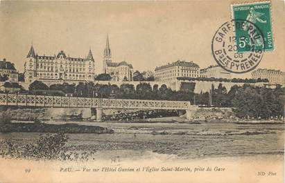 / CPA FRANCE 64 "Pau, vue sur l'hôtel Gassion et l'église Saint Martin"