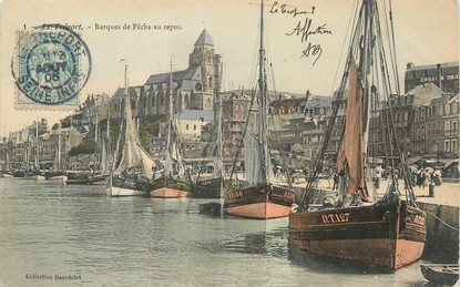/ CPA FRANCE 76 "Le Tréport, barques de pêche au repos"