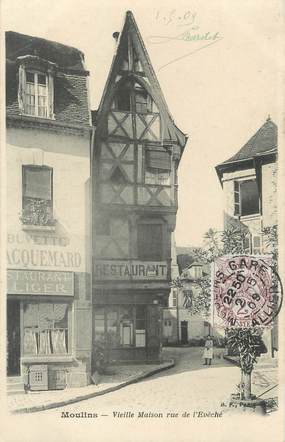 / CPA FRANCE 03 "Moulins, vieille maison, rue de l'évêché"