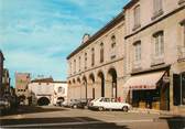 33 Gironde / CPSM FRANCE 33 "Cadillac sur Garonne, place de la République"