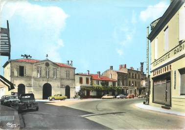 / CPSM FRANCE 33 "Castelnau de Médoc, place de l'hôtel de ville"