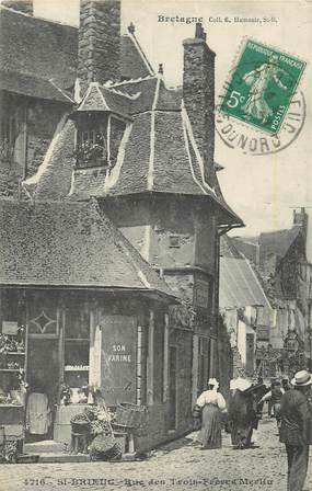 / CPA FRANCE 22 "Saint Brieuc, rue des trois frères Merlin"