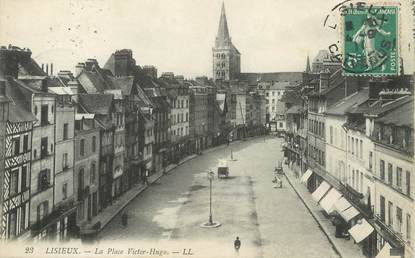 / CPA FRANCE 14 "Lisieux, la place Victor Hugo"