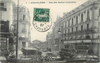 / CPA FRANCE 16 "Angoulème, rue des Halles centrales"