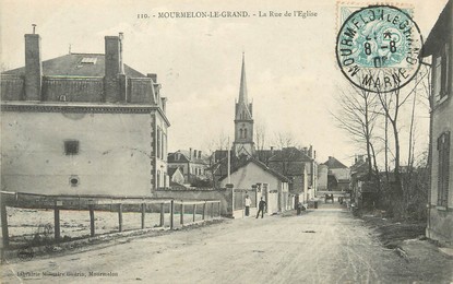 / CPA FRANCE 51 "Mourmelon Le Grand, la rue de l'église"